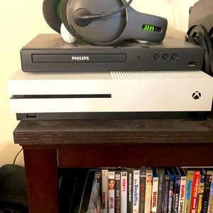 Xbox one s like new with wireless headset